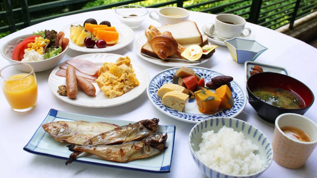 朝食バイキングで
お腹と心を満たして / 1