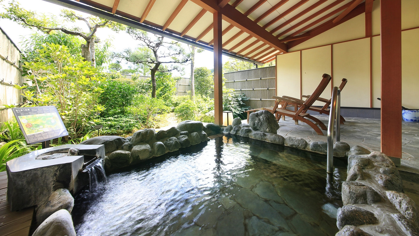里山に囲まれた温泉リゾートで楽しむ和モダンステイ3926260