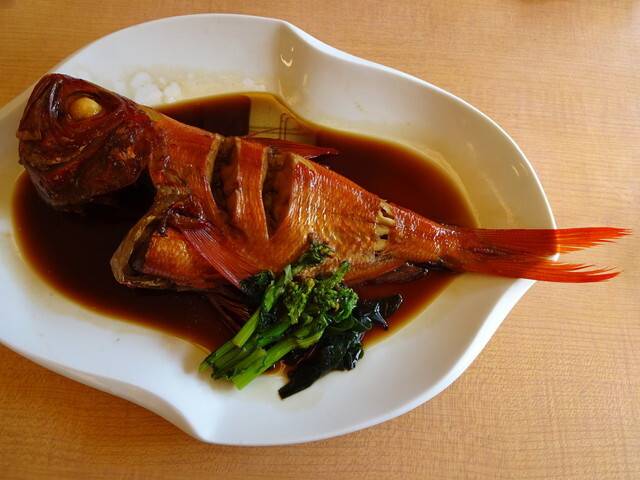 「丸藤 本店」で
お寿司ランチ
 / 4