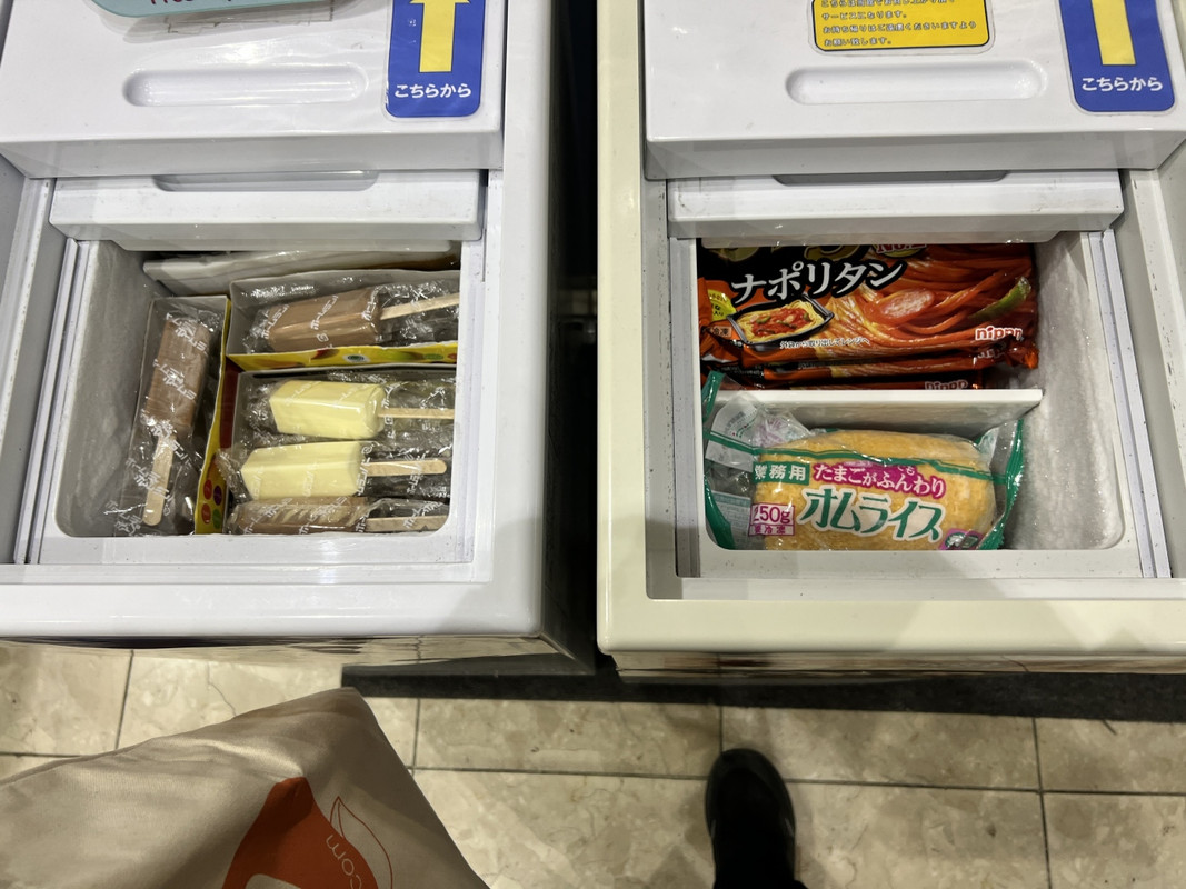 アイス０円、パスタとオムライス100円