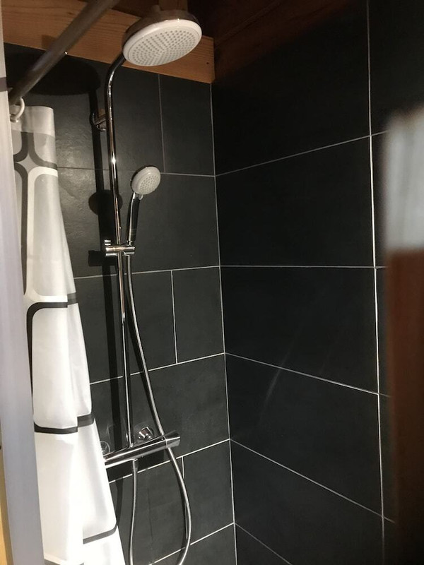 バスルームのシャワー