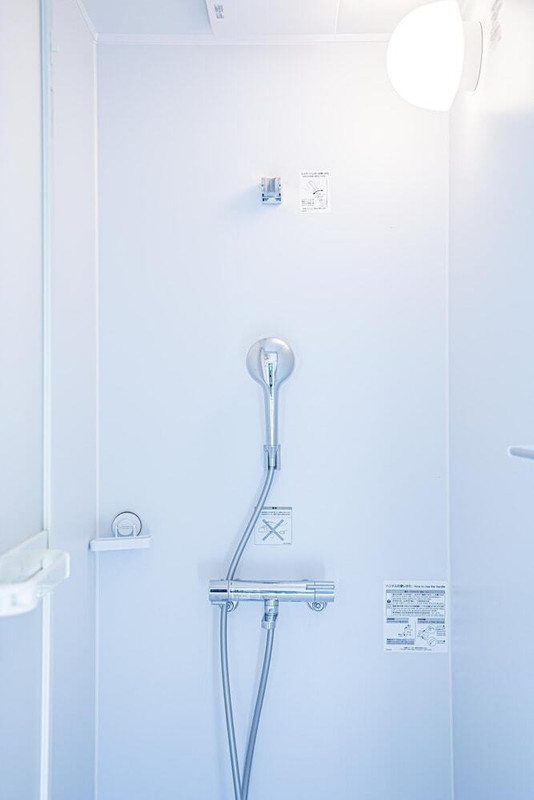 バスルームのシャワー