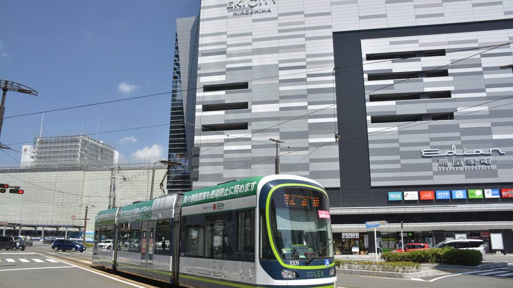広島駅前の風景 / 1
