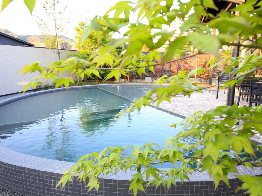 直径8ｍのプライベートプール＆温泉付き客室でまったり3417359