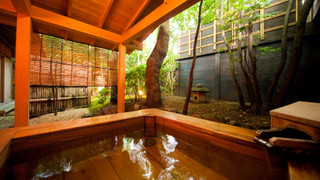 １階【露天風呂+内湯付き】（１２畳+８畳）広縁　箱庭付 [デラックス] [和室] [禁煙] [ガーデンビュー]