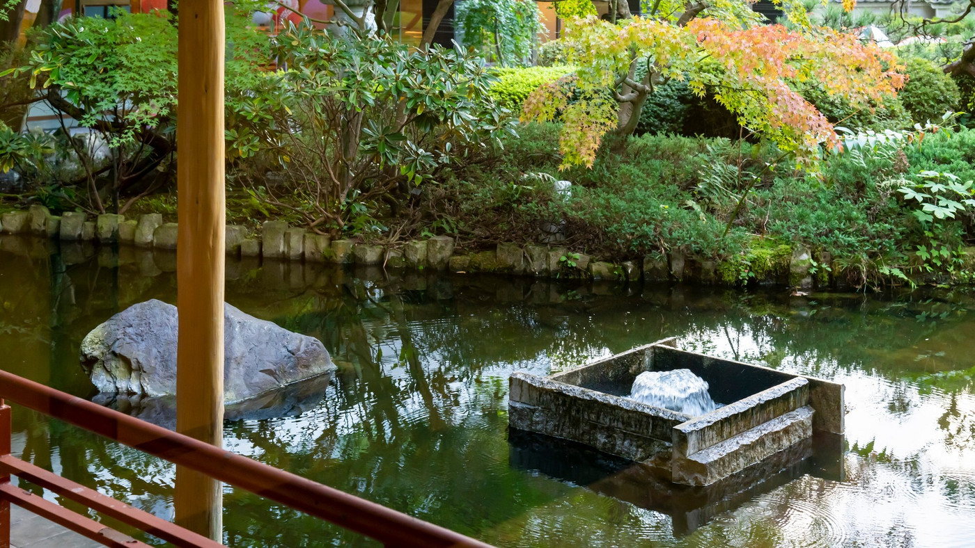 9つの湯が堪能できる日本庭園付きの宿3380627