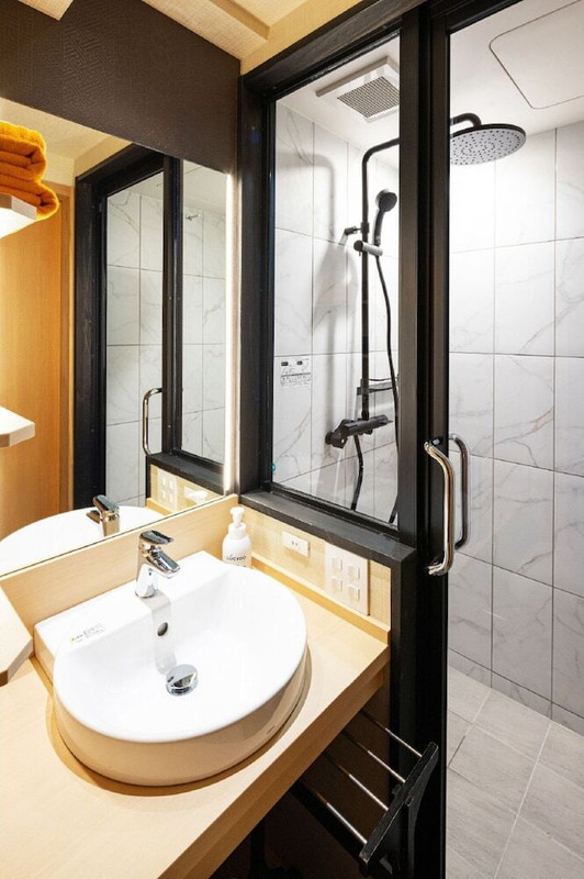 バスルームのシャワー