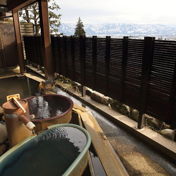 露天風呂付き客室で、源泉かけ流しの温泉と富山の幸を味わえるお宿3427509