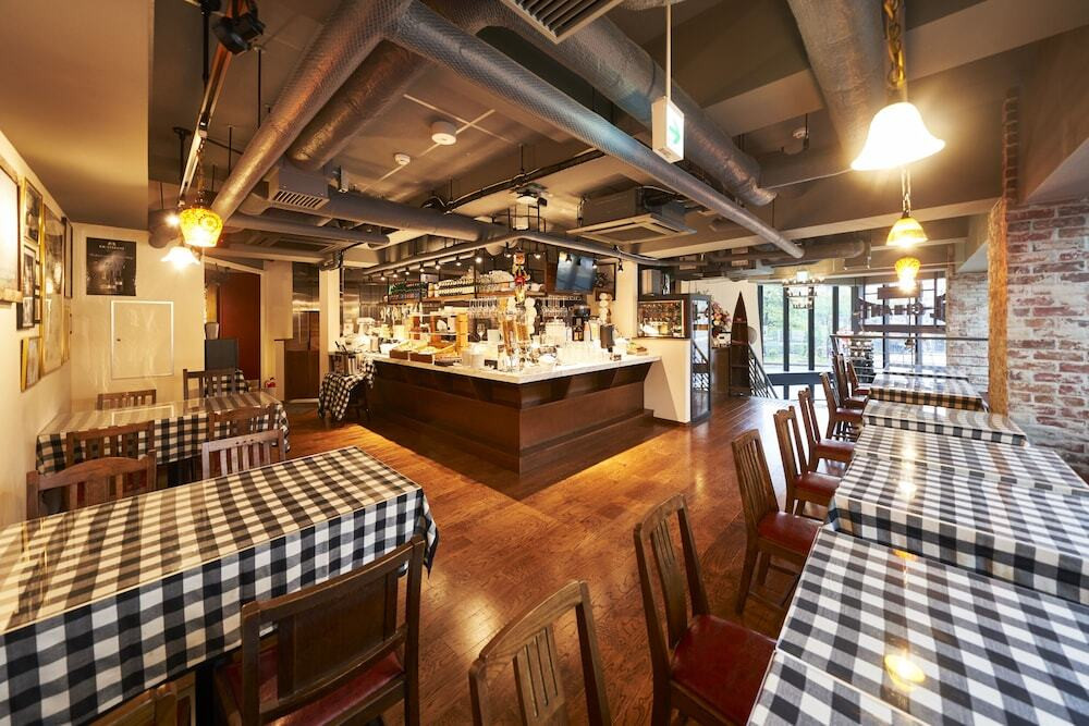 朝食はイタリア式食堂のバイキング4282364