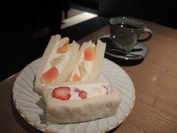 「Shuhari coffee & sandwich シュハリ」料理 1133869 フルーツサンドとオーガニックドリップコーヒー