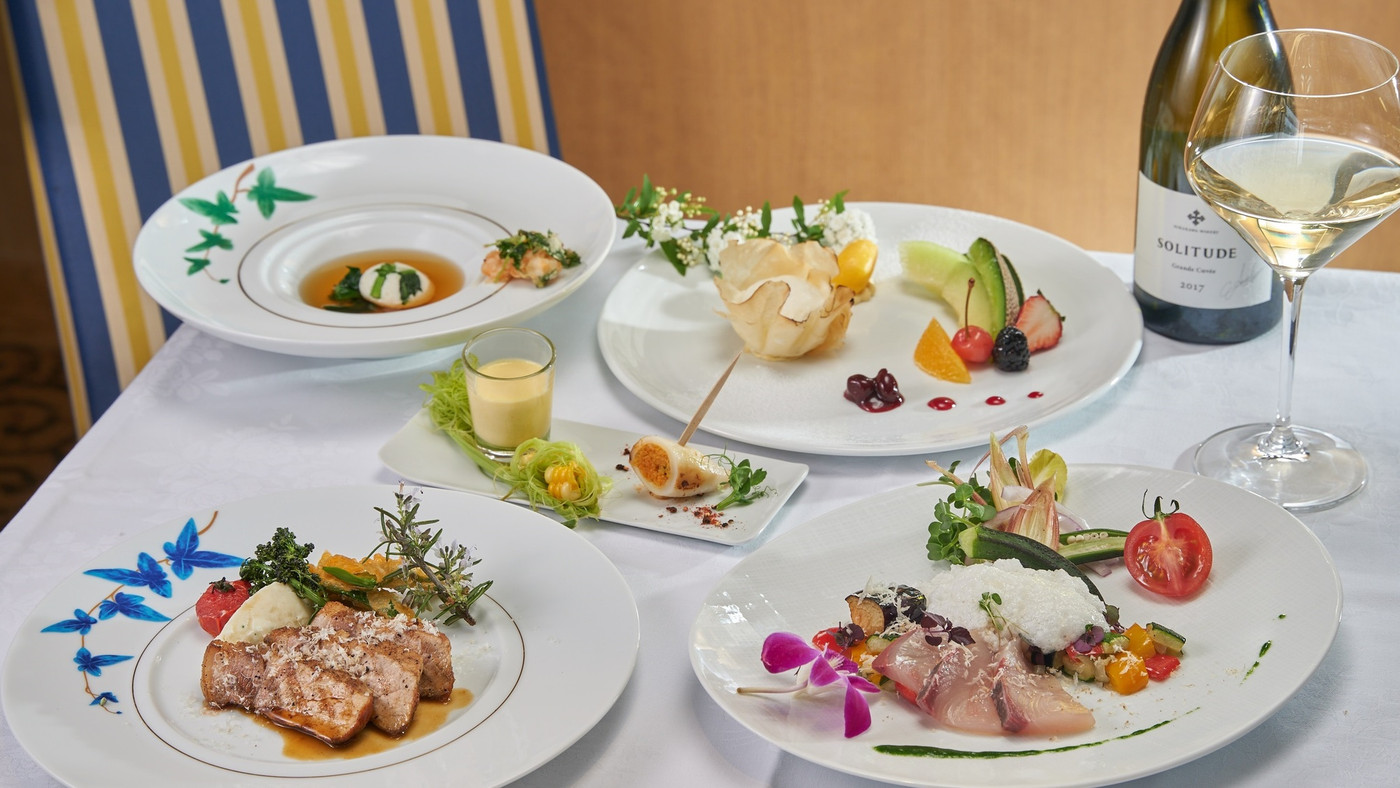 森に包まれるホテルのフレンチは、お箸でいただけるリラックススタイル3420896