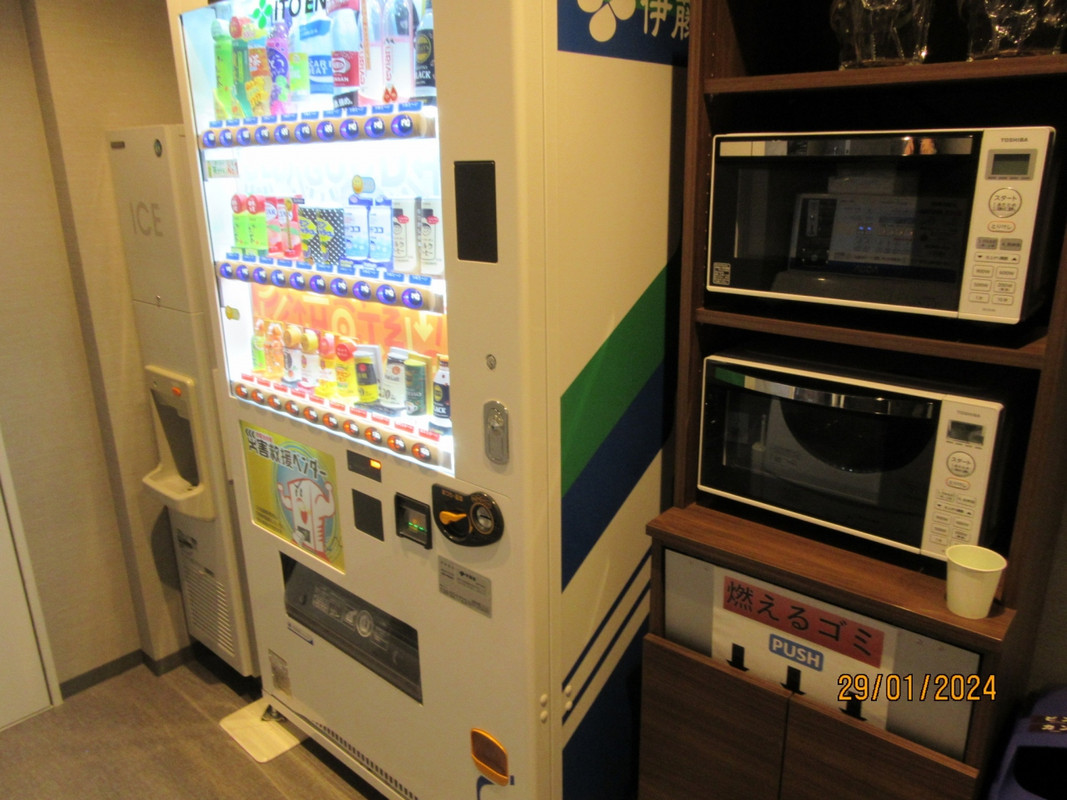 レンジ、製氷機、自販機。