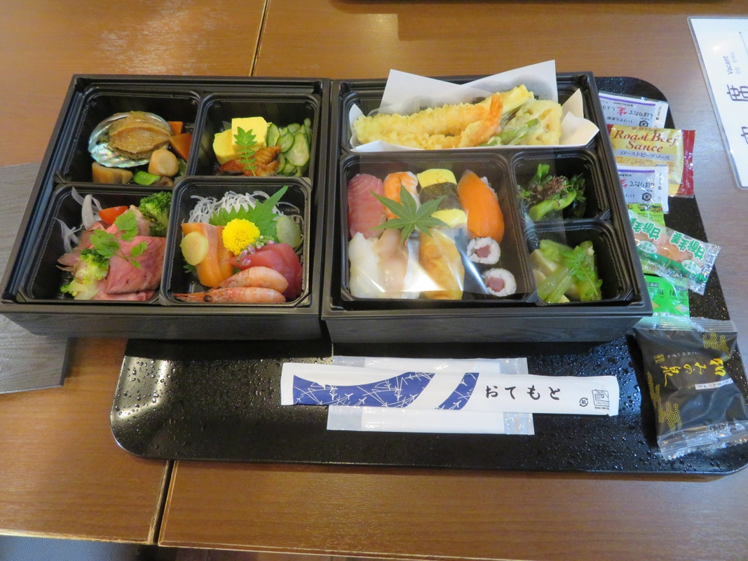 夕食/この時期コロナで弁当、でも十分