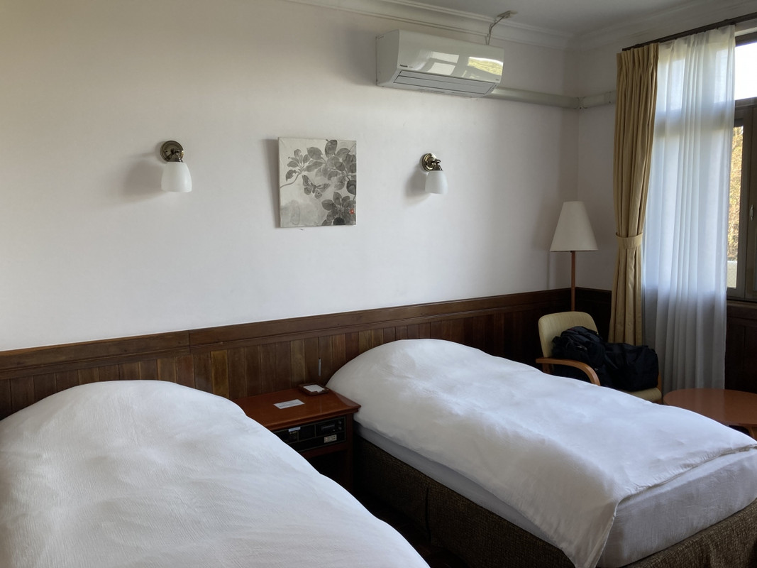 調度品もシックで落ち着いたいい雰囲気です。