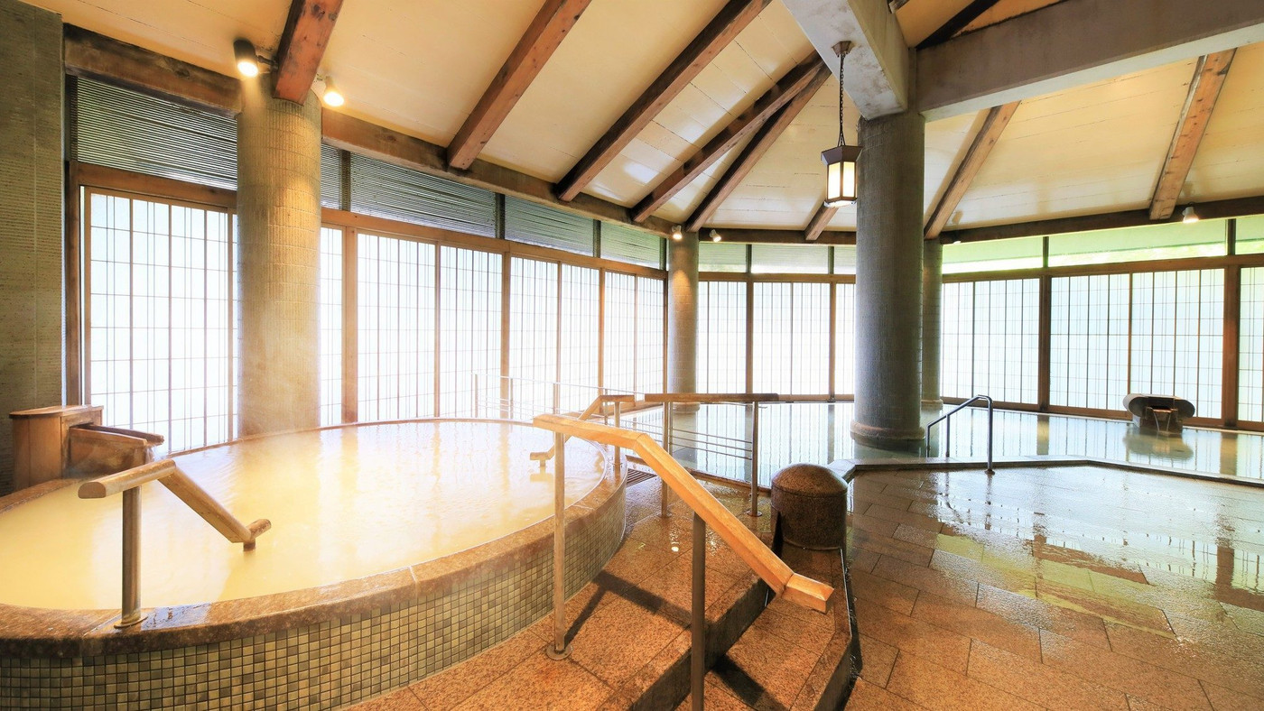 露天風呂客室でひとり優雅な時間を過ごす3459189