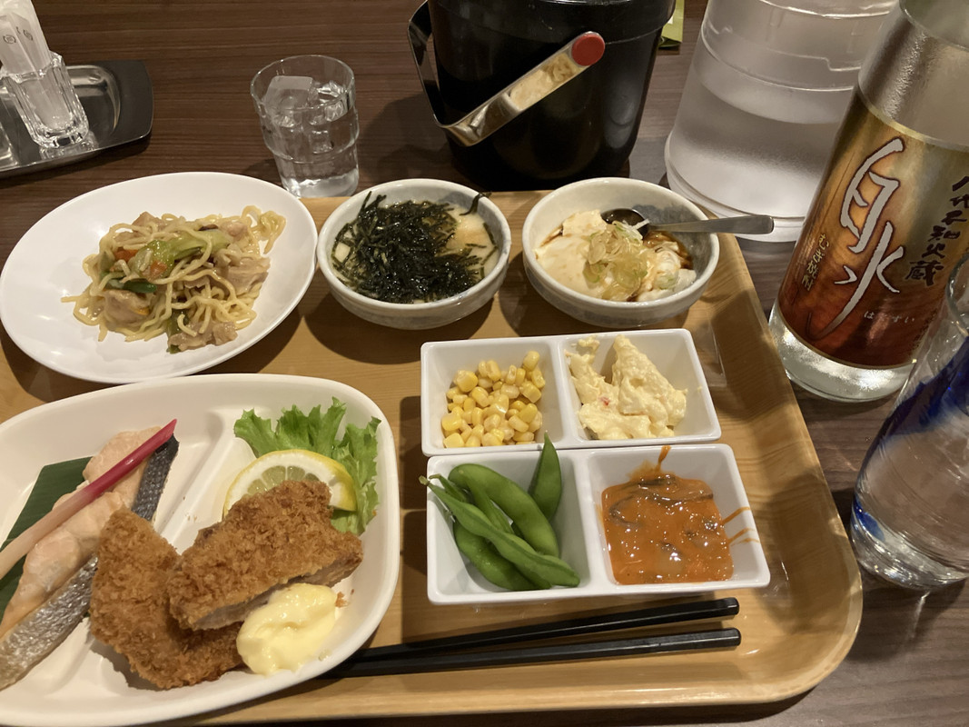 夜のバイキング。お酒は別料金。