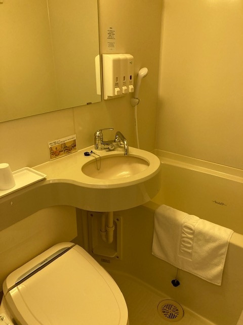 ユニットバスですが狭さは感じませんでした。