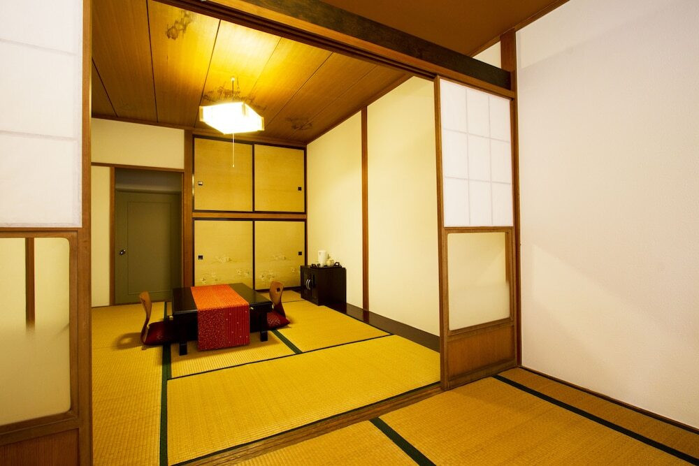 客室内のダイニングエリア