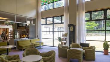 内部エントランス / 2