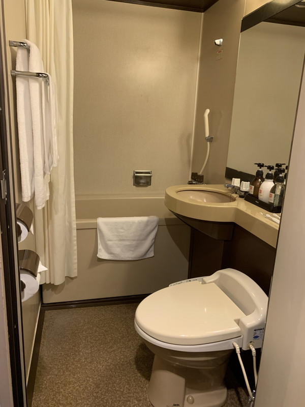 価格を考慮すると、そこそこ頑張っているかも