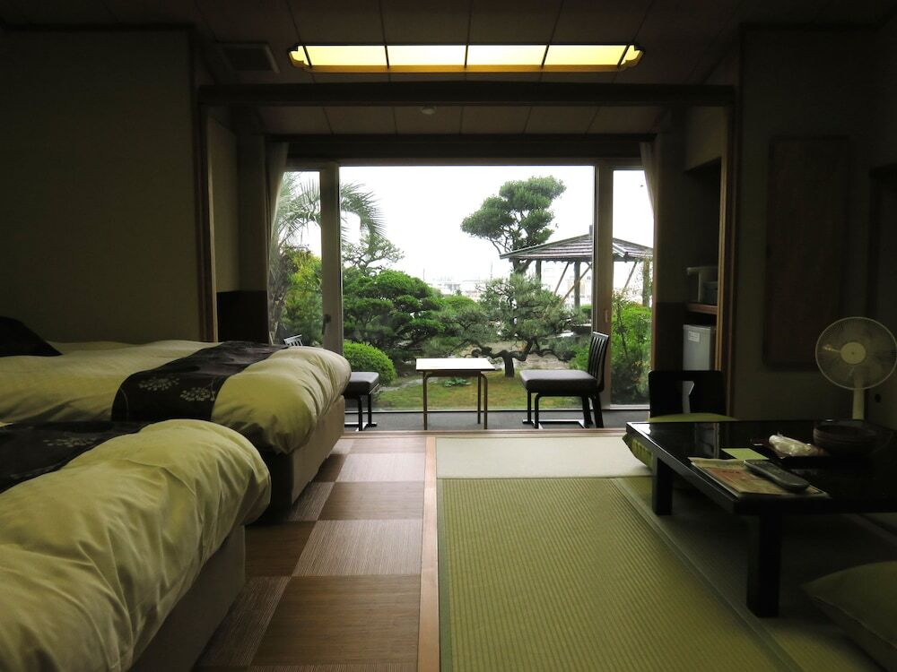 南館_きらら_和洋室_１F庭園直行