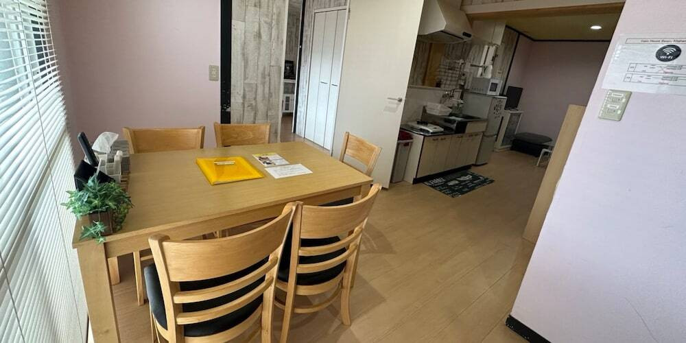 客室内のダイニングエリア