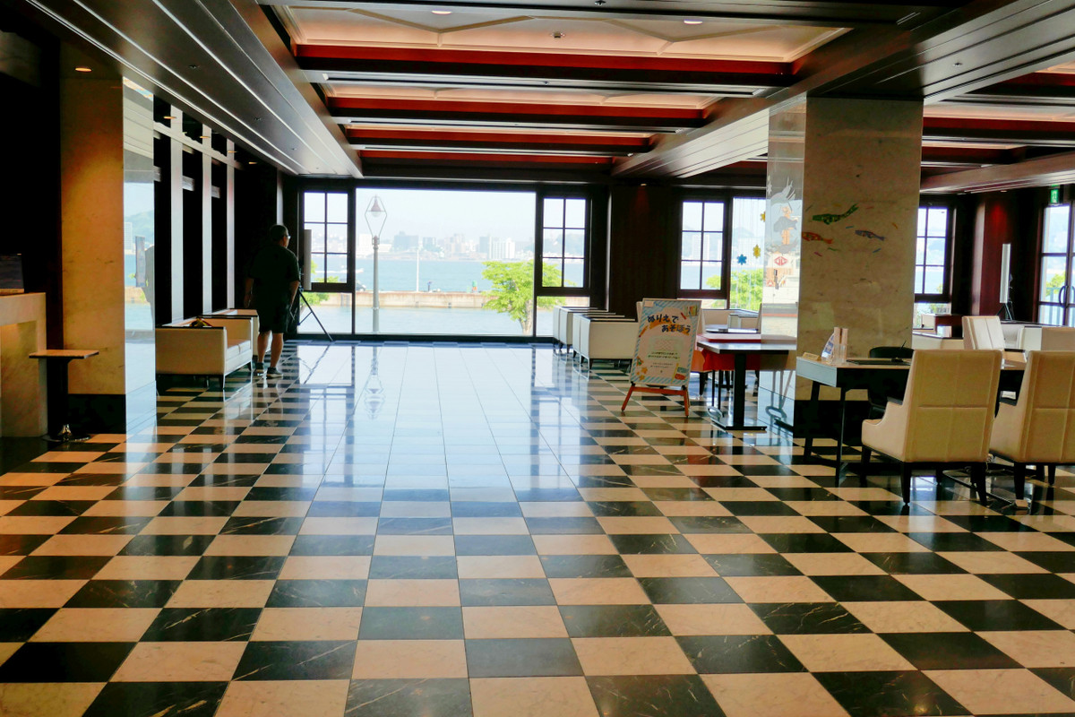 ロビーからの港の眺めもいいです