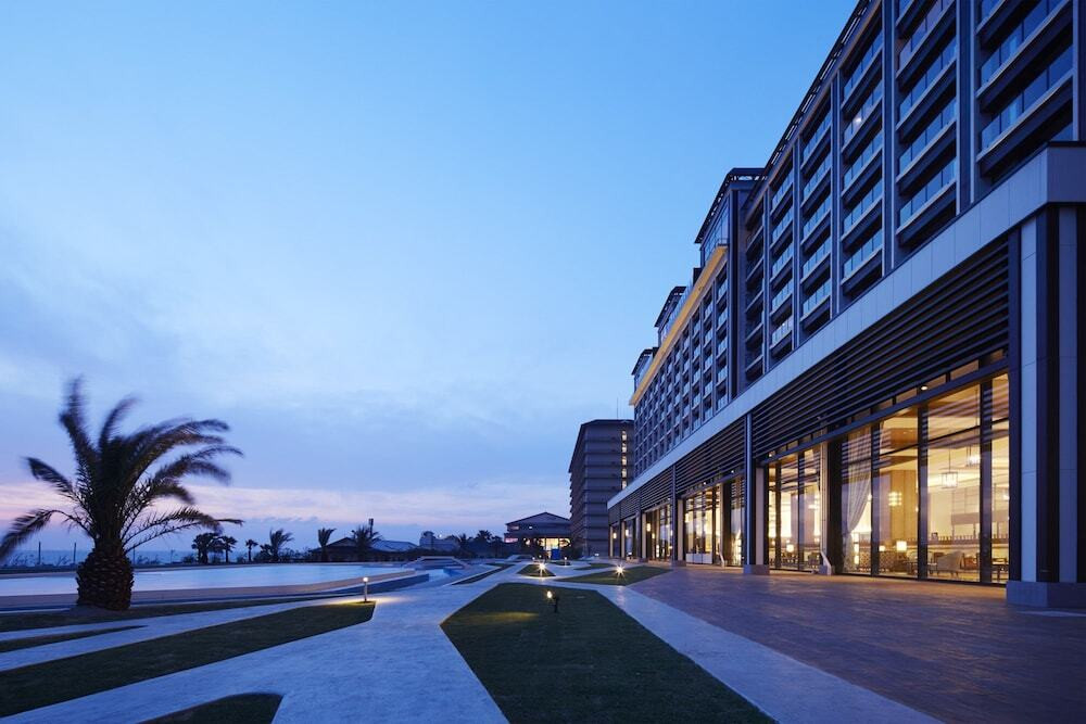 プールに温泉！館内充実の大規模リゾートホテル3406500