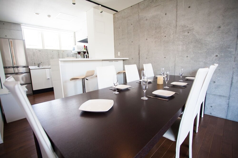 客室内のダイニングエリア