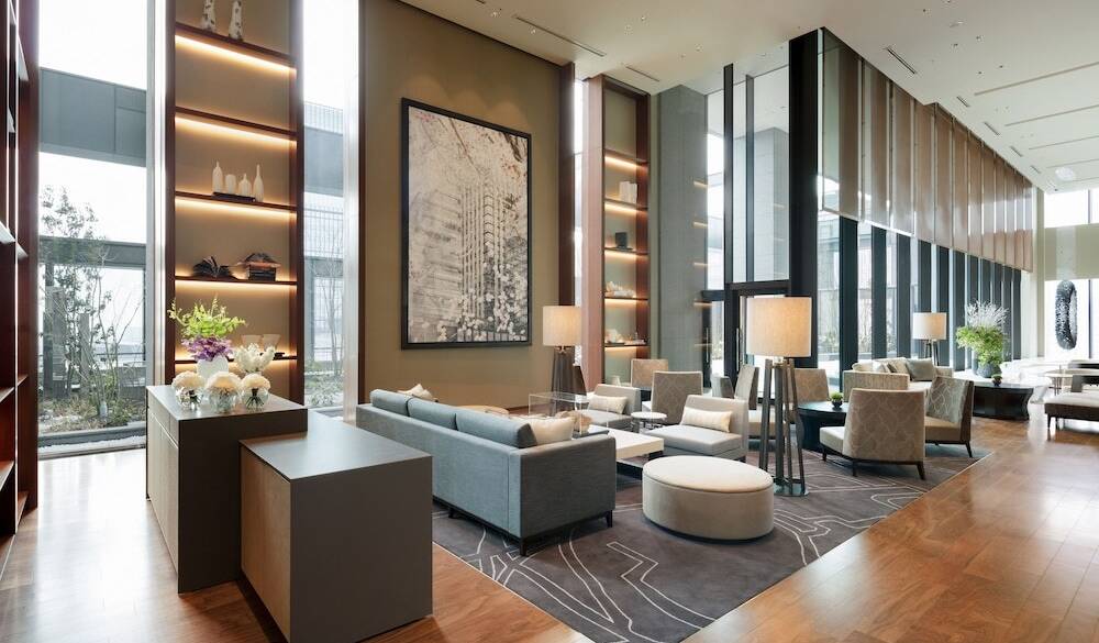 チェックインは
開放的な22階のロビー / 1