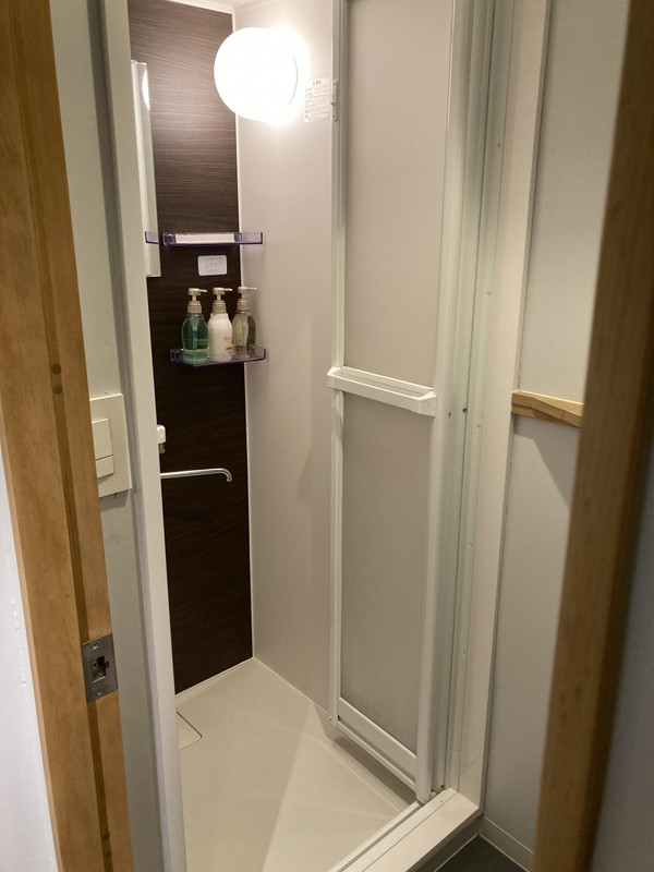 2Fシャワー。個室でゆったり