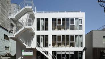 施設の入り口 / 22