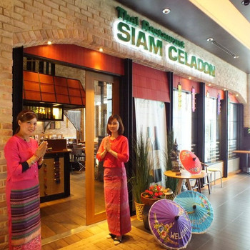 「サイアムセラドン 銀座店」外観 1086336 銀座Velvia館　7F エスカレーター上がってすぐです
