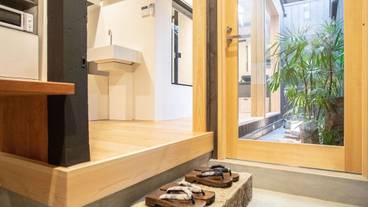 内部エントランス / 2