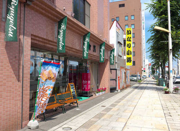 「北の自然菓 柳月 大通本店」外観 1070447 帯広・北の自然菓「柳月」本店。近くには呑み助ご用達「いなり小路