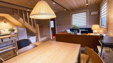 客室内のダイニングエリア / 25