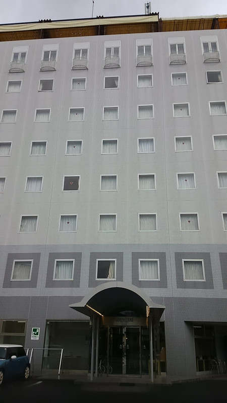 大きな建物なので、駅のほうからも見えてわかりやすかったです。