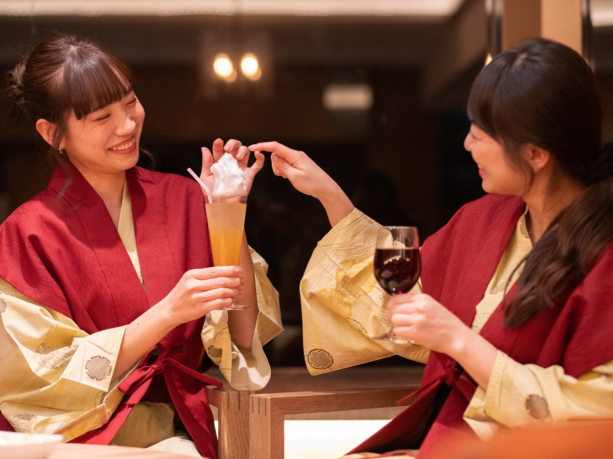 美味しいグルメに地酒やビール、ワインなど飲み放題4251742