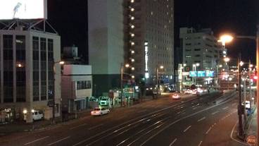 施設の正面 (日没後) / 3