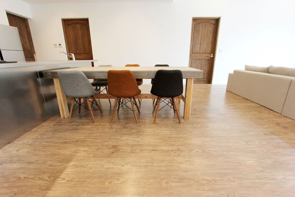 ダイニングテーブル