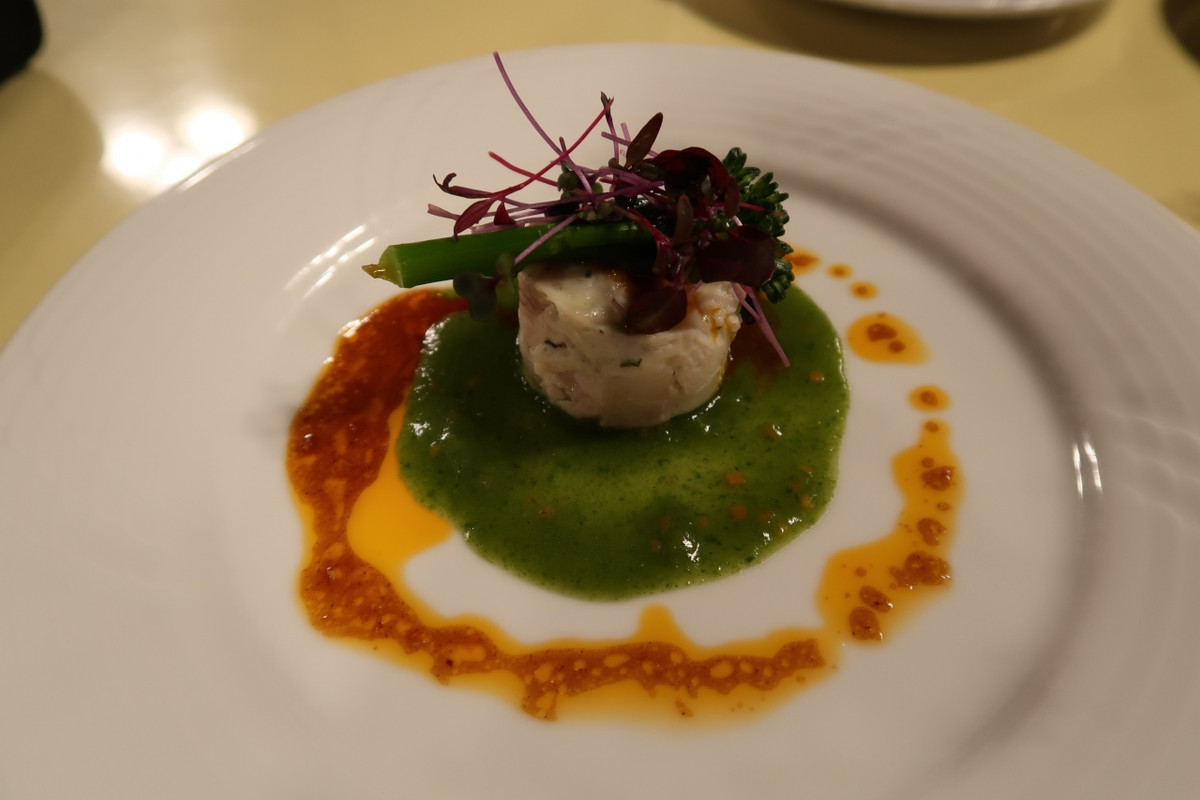 夕食（魚料理　白スズキのセルクル）