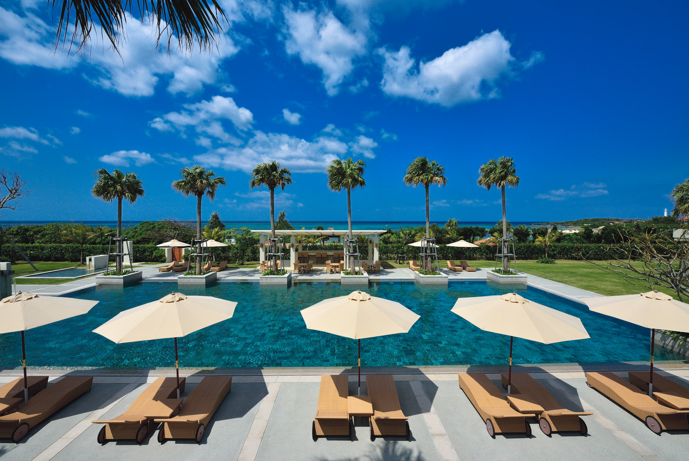 全室プール付きヴィラ♡プールサイドで優雅な朝食はいかが？4021345