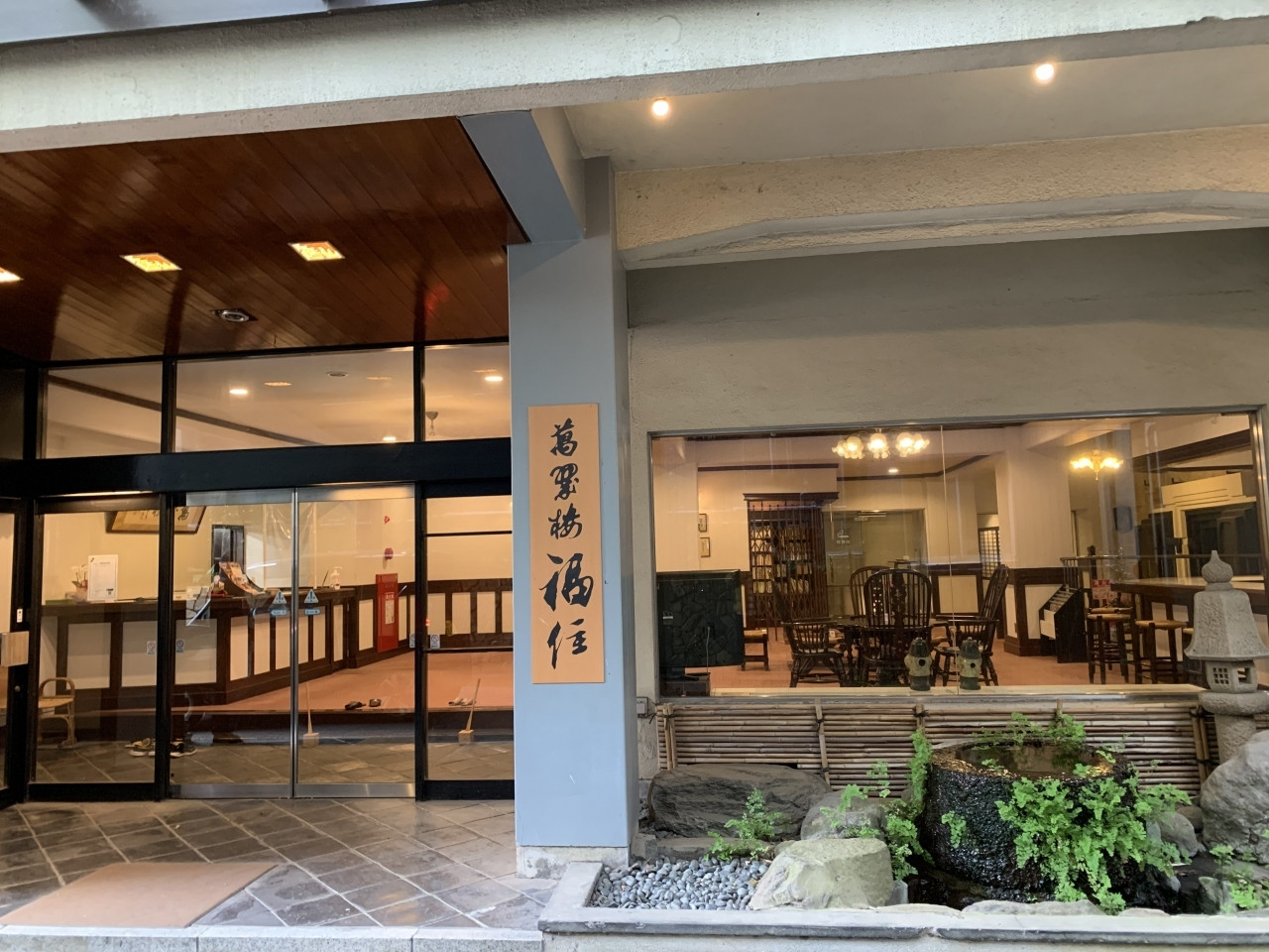 歴史的建造物の宿に泊まり、源泉掛け流しの温泉を堪能3928656