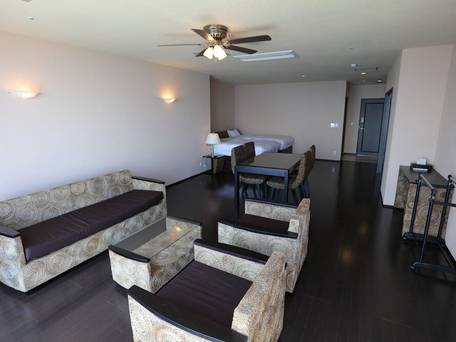 West Peninsula Hotel / 4