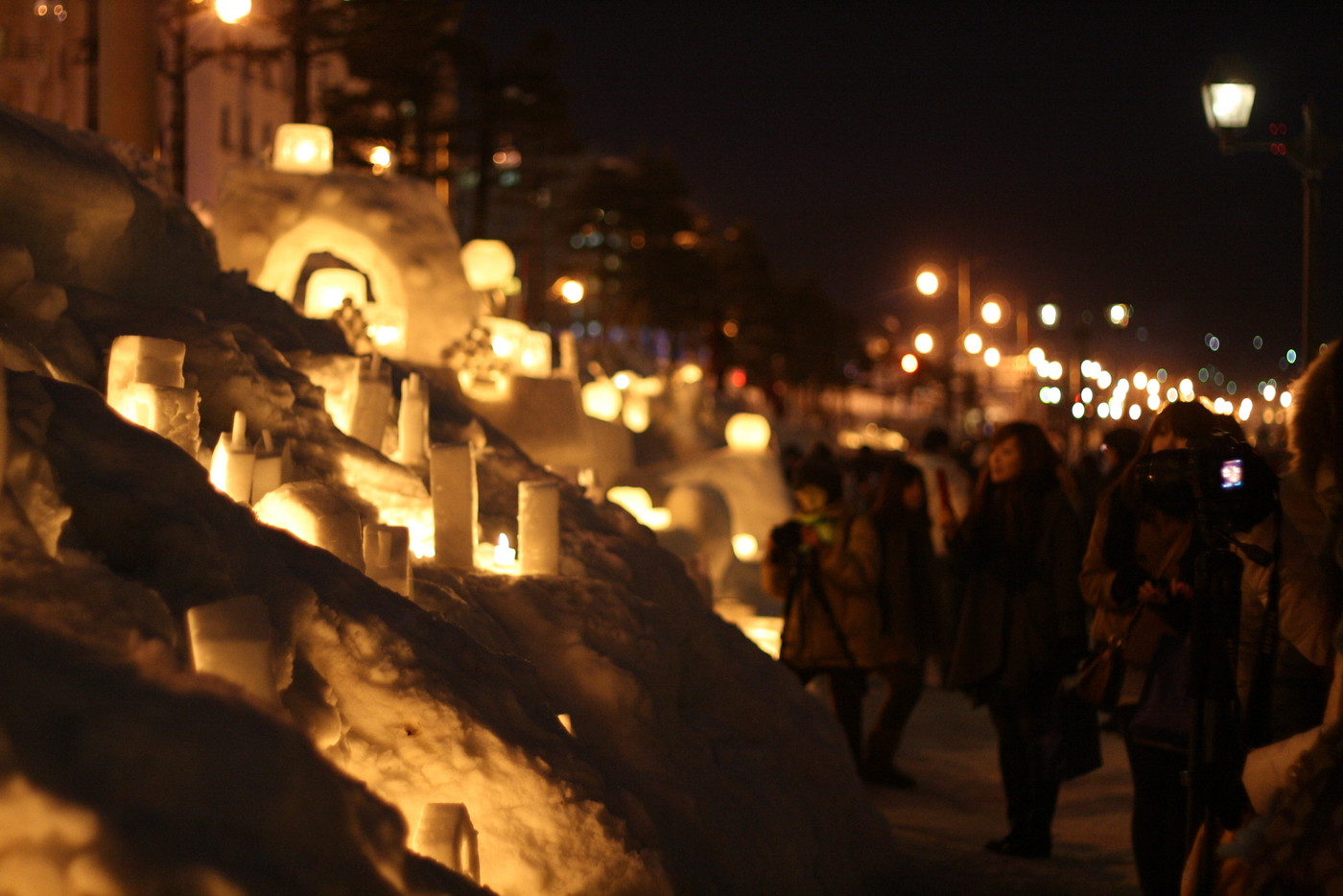 雪あかりの路