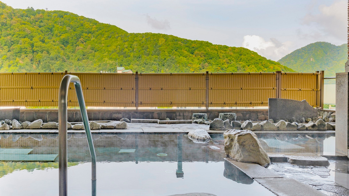 彩り豊かな朝食ビュッフェや絶景露天風呂が楽しめる温泉宿3529609