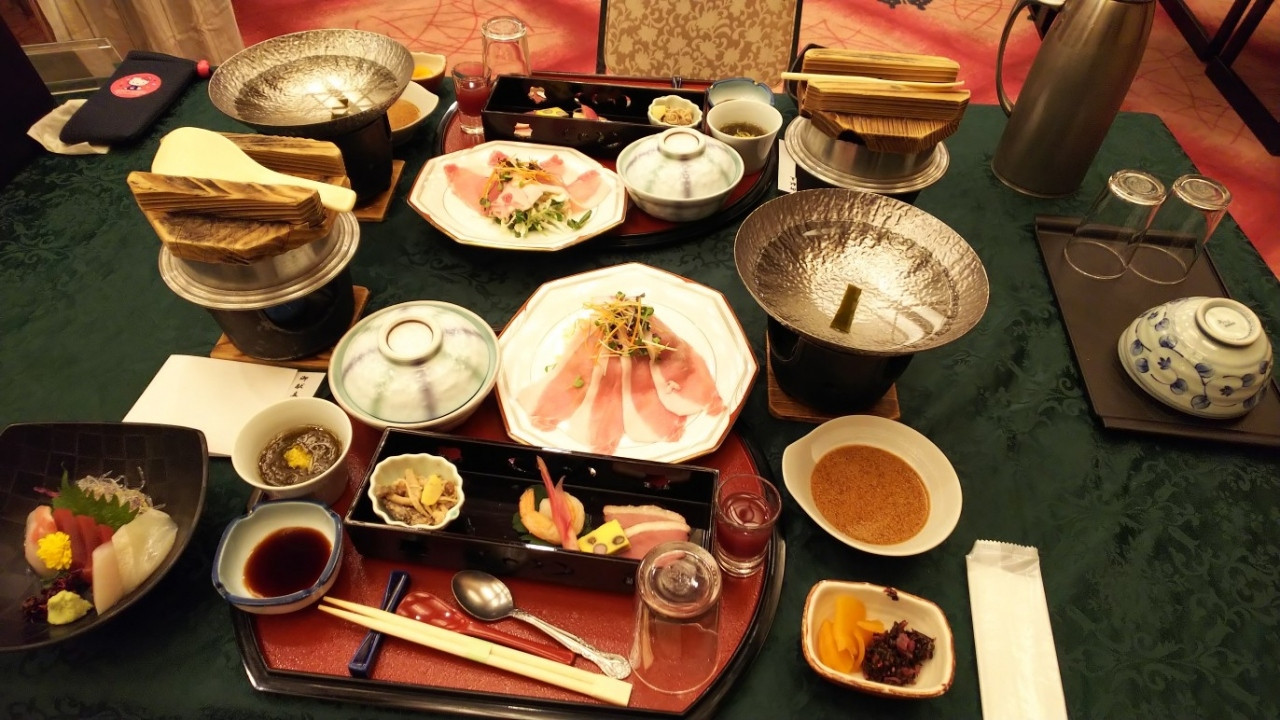 最初に並んでいた料理、後から色々出てきました