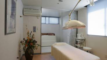 Salon & Spa / 21