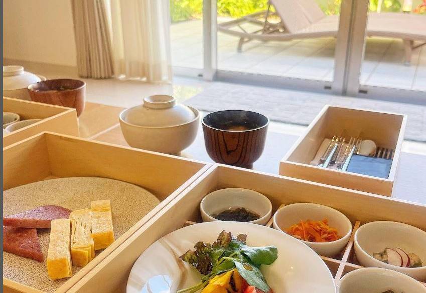 小鉢に入った朝食 / 1