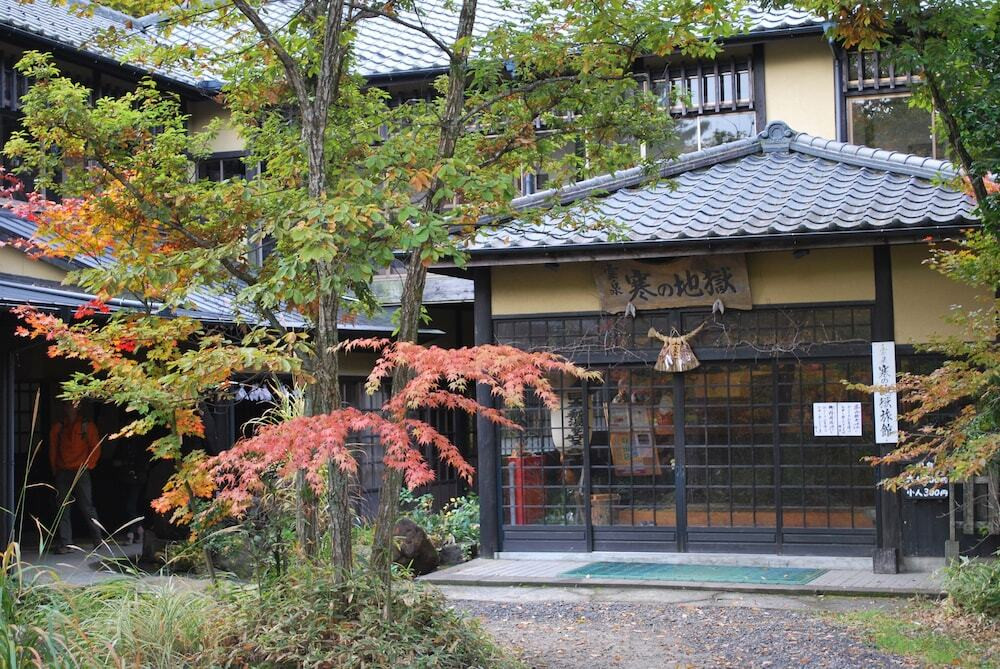 ひんやりとした「ぬる湯」で涼を堪能3506798